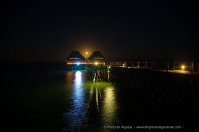 Magnifique photo « Lune et Multicolore » by LimprimerieGenerale / Imprimer flyer